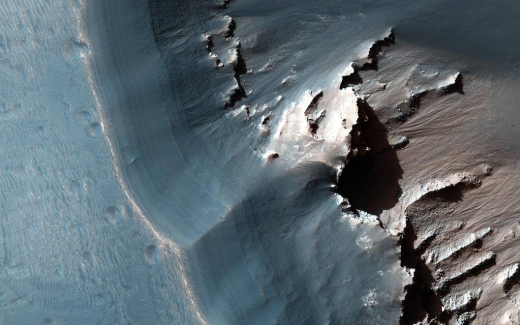 « Space is the most of what nature is. » Ici, sur Mars, la région Labyrinthe Noctis par la sonde Mars Reconnaissance Orbiter (novembre 2015). © NASA.